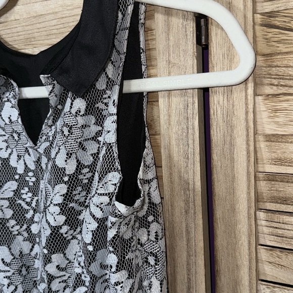 Sleeveless Black and White Dress Lined With Collar Size Small - Picture 3 of 10